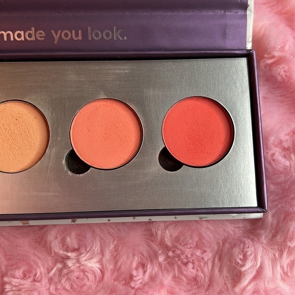 Colourpop Blow Me Away Pressed Powder Palette LE - Picture 6 of 8
